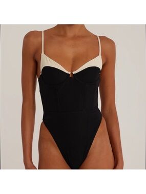NWT Same Los Angeles DOUBLE LAYER CORSET ONE PIECE
Faux Suede Black/Cream